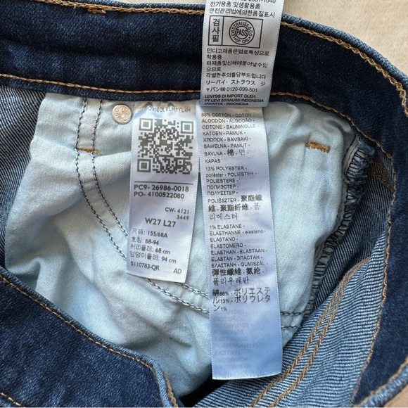 Levi's High Waisted Mom Jeans - Picture 10 of 10